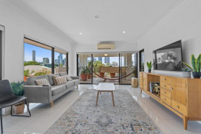 Luxury 2-Bed Penthouse with Private Rooftop